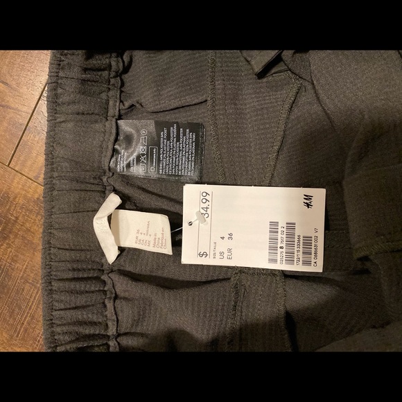 Woman’s slacks - Picture 2 of 3